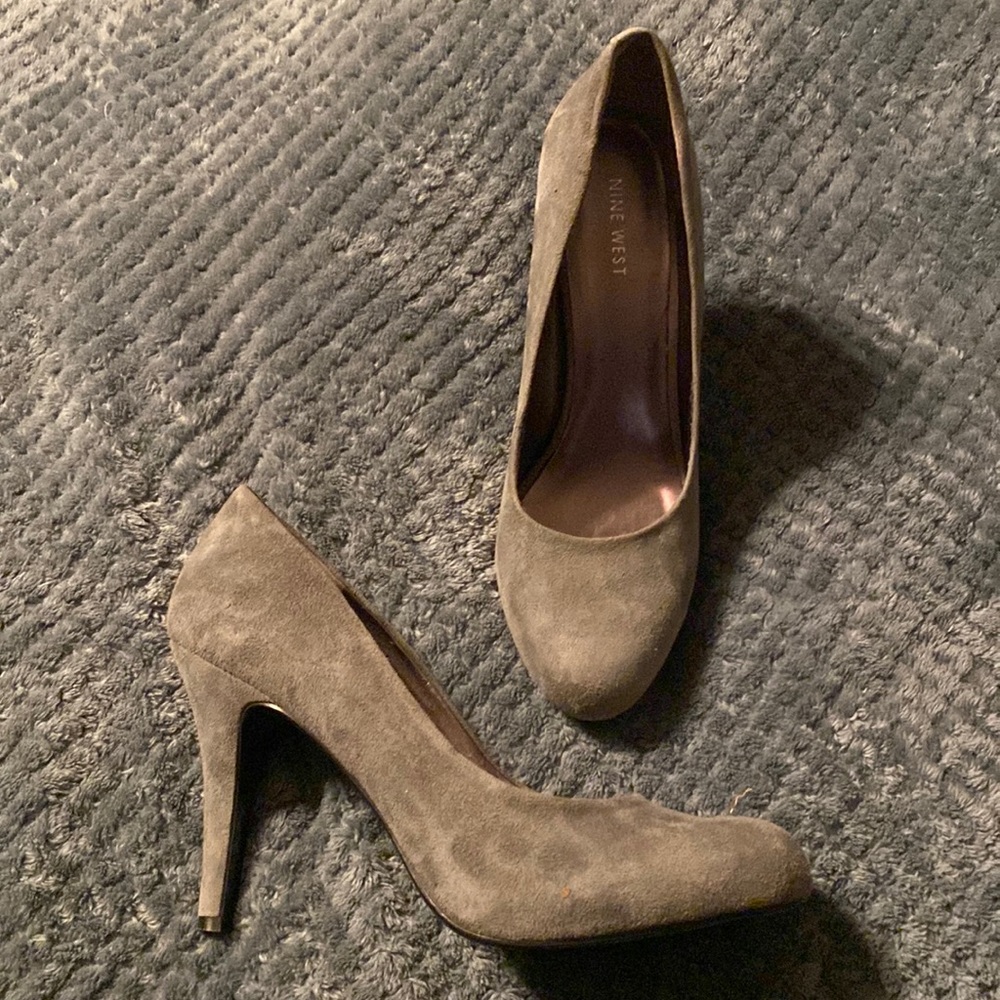 Nine West Gray Suede pumps size 9M